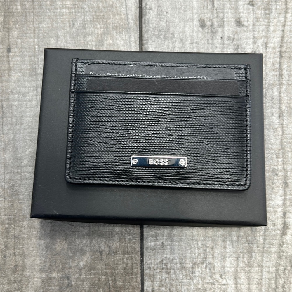 100% Authentic Hugo Boss GalleryA S Card Wallet - NWT